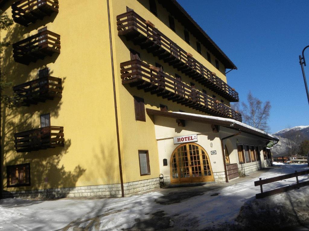 Life Hotels Des Alpes Folgaria Exterior photo